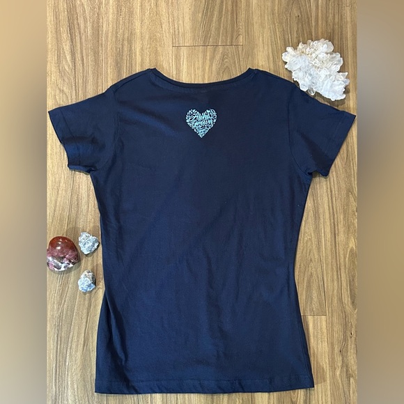 #007 Aloha Grown Hearts Tshirt NWT - Picture 3 of 3